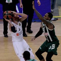 Rudy silencia a 18.000 griegos