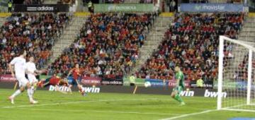 Clasificación mundial 2014. España-Bielorrusia. 2-0. Negredo marca el segundo tanto.