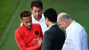 Antero Henrique y Al-Khelaifi saludan a Neymar