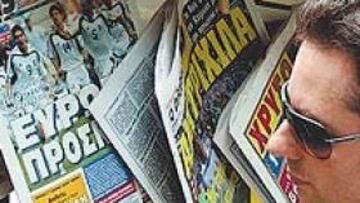 <b>EUFORIA EN ATENAS. </b>Los periódicos griegos recogían ayer en sus portadas el éxito de su selección, que empató con España.