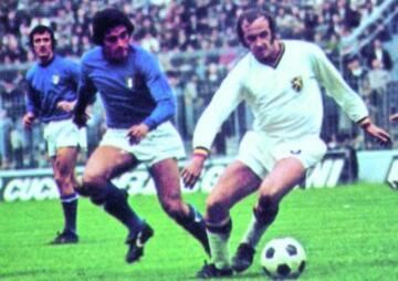 Los belgas desesperaron a los italianos con su táctica. En el partido de ida en San Siro el marcador se mantuvo inalterable. En la imagen el debut con la selección de italia de Franco Causio