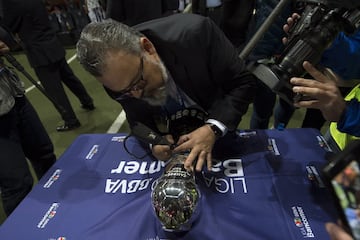 Tan clara parecía la victoria de la Máquina que el trofeo de la Liga MX ya tenía su nombre antes del silbatazo final. Sin embargo, América remontó como todos sabemos y colocó su nombre en la copa.