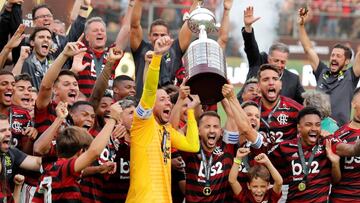 El Flamengo levanta la Copa Libertadores de Am&eacute;rica.