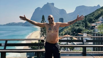 Adriano lo tenía todo para ser uno de los mejores delanteros del mundo, pero echó a perder por su mala cabeza y sus malos hábitos. En la actualidad la vida de Adriano está en las favelas de Vila Cruzeiro.