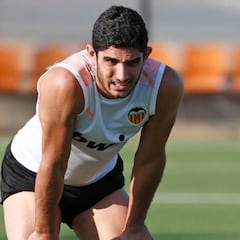 Guedes ya trabaja sobre el césped de Paterna