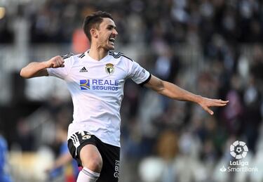 El Racing sale del descenso tras su victoria ante el Sporting. Un encuentro en el que Miquel Parera completó seis paradas para dejar su portería a cero. A destacar, una sobre la línea en un lanzamiento de falta. El manacorí ha echado el cerrojo en diez partidos de esta temporada.