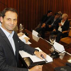 La plantilla del Valencia dona 125.000 euros a los veteranos