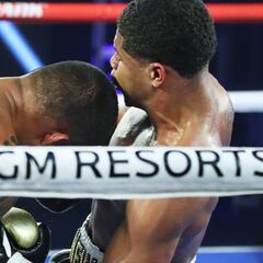 Stevenson barre a Caraballo en el regreso del boxeo a Las Vegas