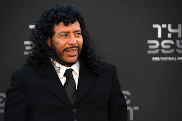 EPA8663. LONDRES (REINO UNIDO), 24/09/2018.- El exportero colombiano René Higuita posa para los fotógrafos a su llegada a los premios ''FIFA the Best 2018'' en Londres, Reino Unido, hoy, 24 de septiembre de 2018. EFE/ Facundo Arrizabalaga