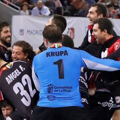 Ademar y Logroño pelean en León por jugar la Champions