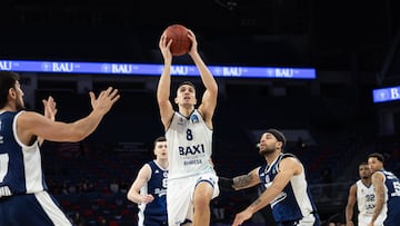 Álex Reyes busca la canasta durante el Bahçesehir-Baxi Manresa de la Eurocup.