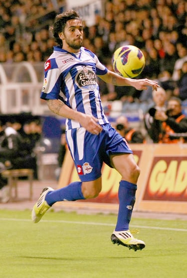 Defendió la camiseta del Depor la temporada 2012-13. Jugó 17 encuentros y marcó 2 goles. 