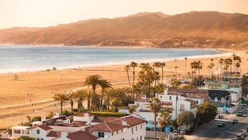 The West Coast has some of the best and most breath-taking beaches in the United States. Discover which are the ten must-visit beaches in California.