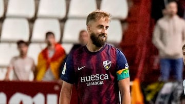 El central fue decisivo en el tramo final del partido. Un providencial corte suyo, en los instantes finales, evit¨® que los delanteros racinguistas pudieran rematar un bal¨®n que podr¨ªa haber supuesto la victoria c¨¢ntabra.