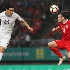 China Cup: un gol de Cavani bate a la Gales de un Bale inocuo