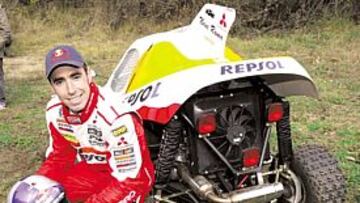 <b>PREPARADO. </b>Nani Roma ultima su puesta a punto en un campo de Folgueroles a bordo de un 'carcross'.