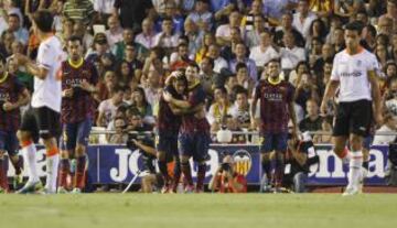Tercera jornada de la Liga Bbva. Valencia - Barcelona. 0-3. Messi celebra el tercer gol con Neymar.