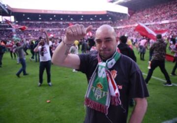 La alegría del Sporting tras conseguir la permanencia