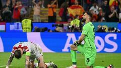 Georgia's goalkeeper #25 Giorgi Mamardashvili reacts after conceding a goal by Spain's midfielder #17 Nico Williams during the UEFA Euro 2024 round of 16 football match between Spain and Georgia at the Cologne Stadium in Cologne on June 30, 2024. (Photo by Alberto PIZZOLI / AFP)