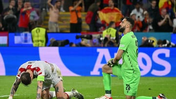 Georgia's goalkeeper #25 Giorgi Mamardashvili reacts after conceding a goal by Spain's midfielder #17 Nico Williams during the UEFA Euro 2024 round of 16 football match between Spain and Georgia at the Cologne Stadium in Cologne on June 30, 2024. (Photo by Alberto PIZZOLI / AFP)