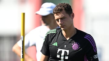 Bayern Munich's French defender #05 Benjamin Pavard attends a public training session at the club's grounds in Munich, southern Germany, on August 22, 2023. (Photo by Christof STACHE / AFP)