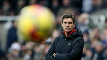 Soccer Football - Premier League - Newcastle United vs Southampton - St James' Park, Newcastle, Britain - March 10, 2018 Southampton manager Mauricio Pellegrino looks dejected REUTERS/Scott Heppell EDITORIAL USE ONLY. No use with unauthorized