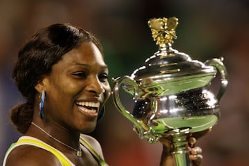 Dos años estuvo Serena sin ganar un grande. La norteamericana se volvía a reencontrar en una final de un Grand Slam en el mismo lugar donde ganó su último. Esta vez contra la rusa María Sharápova, a la que le ganaría en dos sets por 6-3, 7-6.