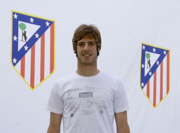 Jug¨® como rojiblanco desde el 2008 hasta el 2010. Visti¨® la camiseta del Getafe durante la temporada 2011/12.