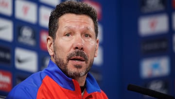 MAJADAHONDA (MADRID), 20/12/2024.- El entrenador del Atl¨¦tico de Madrid, Pablo Simeone, durante la rueda de prensa posterior al entrenamiento previo al partido de La Liga contra el FC Barcelona en la Ciudad Deportiva de Majadahonda, Madrid, este viernes. EFE/Sergio P¨¦rez