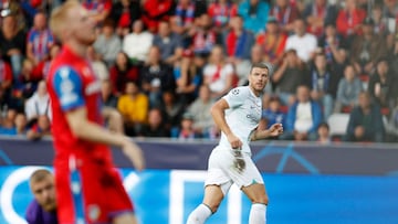 Soccer Football - Champions League - Group C - Viktoria Plzen v Inter Milan - Doosan Arena, Plzen, Czech Republic - September 13, 2022 Inter Milan's Edin Dzeko celebrates scoring their first goal REUTERS/David W Cerny