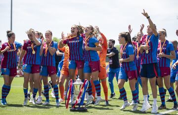 El Barcelona Femenino ha goleado 6-1 al Sporting de Huelva para proclamarse campeonas de la Copa de la Reina por novena vez.
