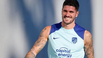 El conjunto dirigido por Diego Pablo Simeone ha vuelto al trabajo después de las vacaciones. La sesión se ha realizado en el Cerro del Espino con las novedades deWitsel, Lino, Morata, Saúl.