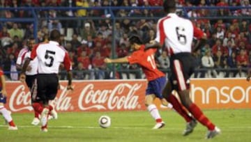 Trinidad y Tobago, 2010: Chile jugó una serie de amistosos antes del Mundial de Sudáfrica. Uno de ellos ante el cuadro de la Concacaf, el que ganó por 2-0 en Iquique. 