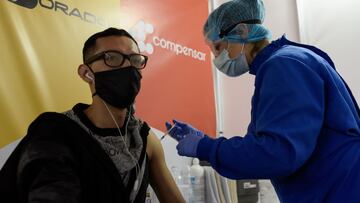 Bogot&aacute;. Julio 16 de 2021. El Dorado y Compensar presentan el primer punto de vacunaci&oacute;n Covid en un aeropuerto de Colombia. (Colprensa Mariano Vimos).