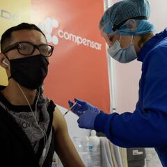 Vacuna Sinovac: por qué se recomendaría una tercera dosis y qué han dicho los expertos