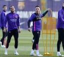 Dani Alves se suma al grupo; Neymar llegó 5 minutos tarde