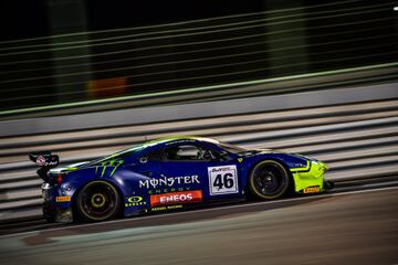 El piloto se reencontr車 con la victoria fuera de MotoGP, fue en las 12 Horas de Abu Dabi al volante de un Ferrari 488 GT3 del equipo suizo Kessel Racing.