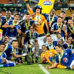 Campeón acompañado: Cientos de hinchas reciben a Millos