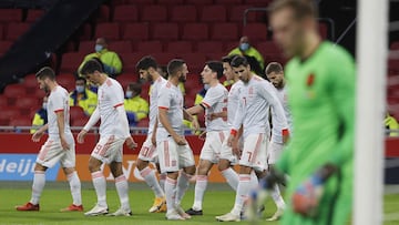 Los jugadores espa&ntilde;oles en el amistoso ante Holanda