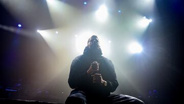 El cantante Juancho Marqués durante una actuación, en el WiZink Center, a 17 de noviembre de 2023, en Madrid (España). Juancho Marqués es un cantante, referente de la escena del hip hop y rap. Marqués comenzó su carrera musical en 2006, y en 2010 pasó a formar parte de Suite Soprano, sacando en 2012 su álbum debut, ‘Nada más lejos’. Suite Soprano se separó en 2015 y sus miembros anunciaron nuevos proyectos en solitario. Su nueva carrera comenzó en 2016 con ‘The Blues’, que fue considerado el 2º mejor álbum de Rap de 2016 por Mondosonoro. En este concierto, el artista presenta su nuevo trabajo, ‘Paraíso 39’.
Ricardo Rubio / Europa Press
17/11/2023