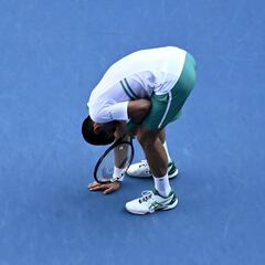 La sombra y el saque salvan a Djokovic de un tropiezo grave