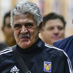 Tuca apacigua las críticas y pone de ejemplo a Rayados