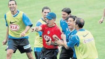 <b>CONEXIÓN. </b>Aguirre se ha ganado a la plantilla y ha creado un gran ambiente. Justo lo que le faltó a Bianchi.