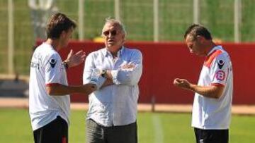<b>EN EL ENTRENAMIENTO. </b>Cladera, con el cuepo técnico bermellón.
