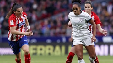 Jade Boho con el bal&oacute;n en el partido en el Wanda.