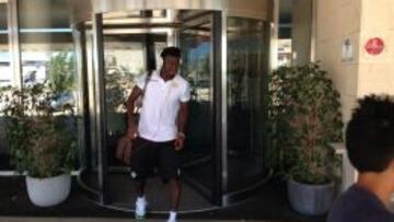 Nosa abandona el hotel.