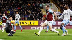 Burnley aplaca el buen momento de West Ham de Pellegrini
