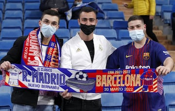 Aficionados del Real Madrid y Barcelona.