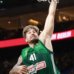 Doble-doble de un fantástico Juancho ante el Bayern