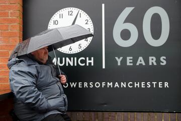 Se cumplen 60 años de la tragedia aérea que acabó con la vida de 23 personas, ocho de ellos futbolistas del equipo inglés al que llamaban 'Busby Babes'. El Manchester United realizó un bonito memorial en el partido de la Premier frente a Huddersfield Town